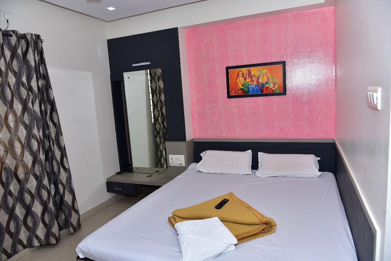 Iroomz Dwaraka Residency Bellary Eksteriør billede