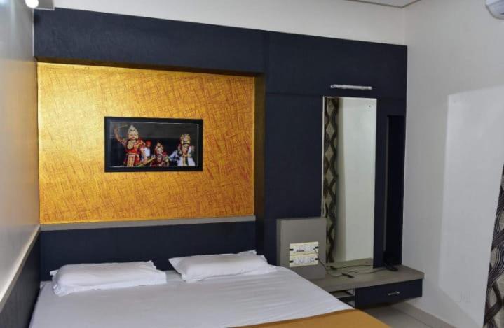 Iroomz Dwaraka Residency Bellary Eksteriør billede